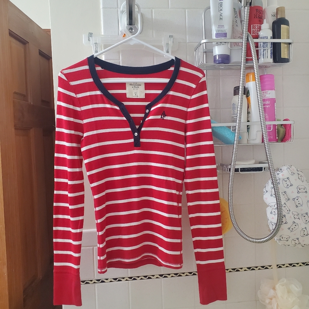 Juniors Ambercrombie/ Fitch Long Sleeve Henley Red/White Striped Long Sleeve Top